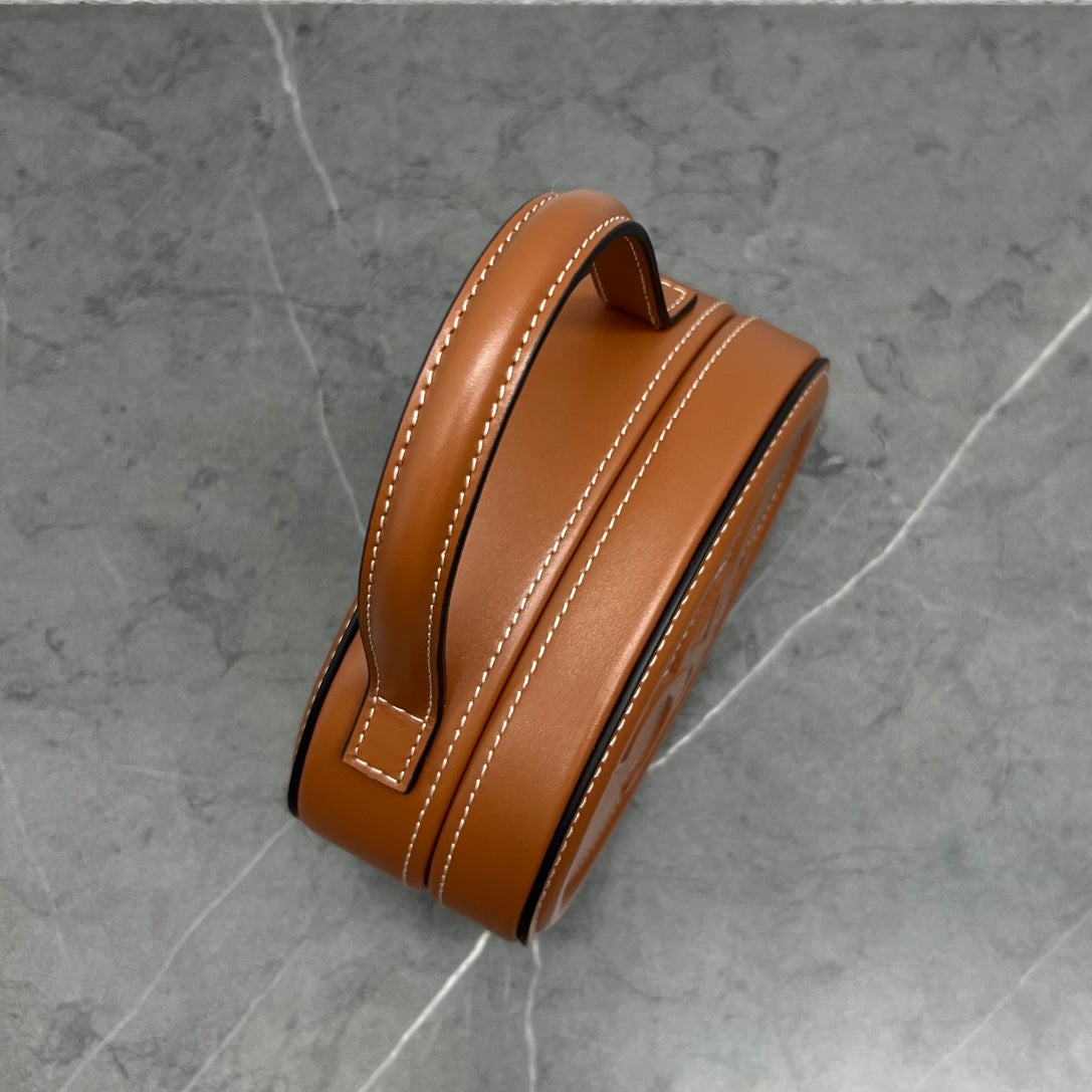 CE Oval Minaudiere Cuir Triomphe Brown For Women 6in/11.5cm 198613DU6.04LU