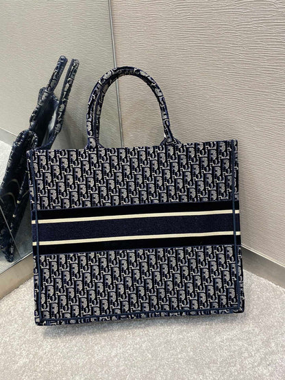 DI Medium Book Tote Dark Blue For Women 14in/36cm CD M1296ZRIW_M928