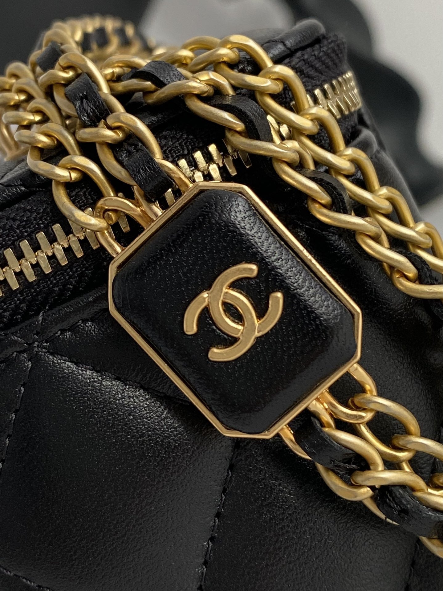 ChanelSmall Vanity With Chain Black For Women, Women’s Bags 4.3in/11cm