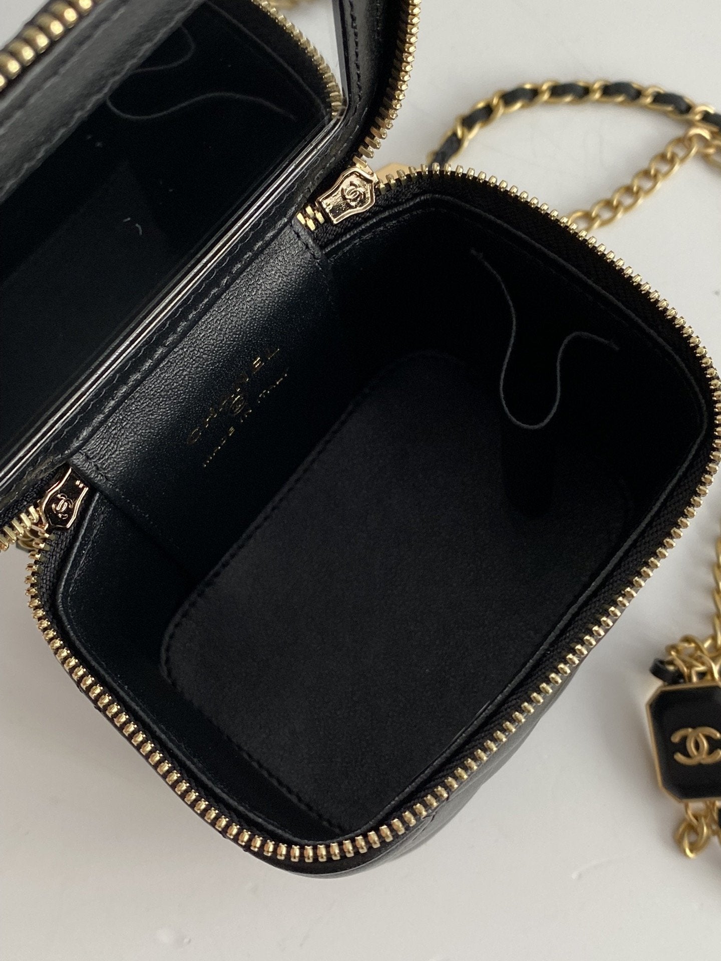 ChanelSmall Vanity With Chain Black For Women, Women’s Bags 4.3in/11cm