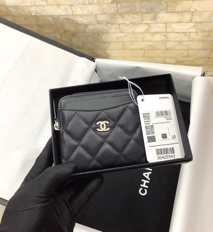 CHL CAVIAR QUILTED ZIP CARD HOLDER BLACK WALLET