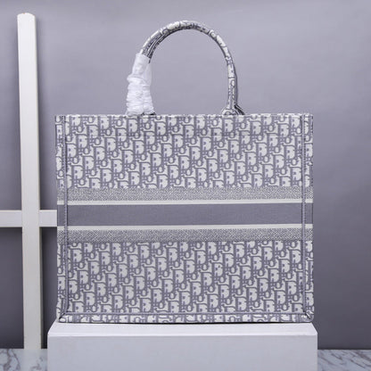 DI Large Book Tote Gray, For Women, Women’s Handbags 16.5in/42cm CD M1286ZRIW_M932