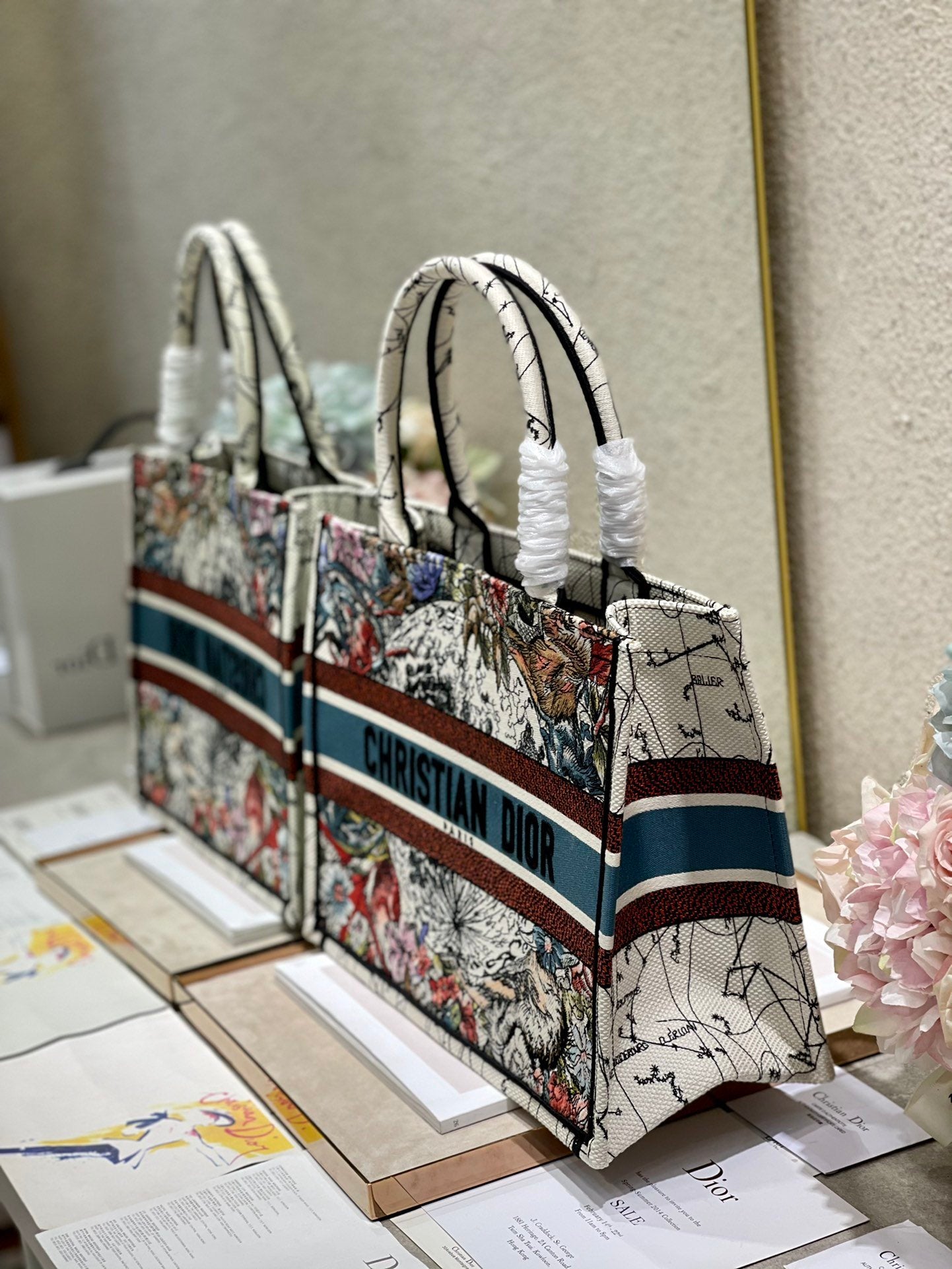 DI Medium Book Tote Latte Multicolor Zodiac Embroidery, Latte Multicolor, For Women Women’s Handbags, Shoulder Bags, 36cm CD