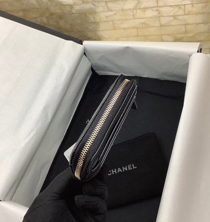 CHL CAVIAR QUILTED ZIP CARD HOLDER BLACK WALLET