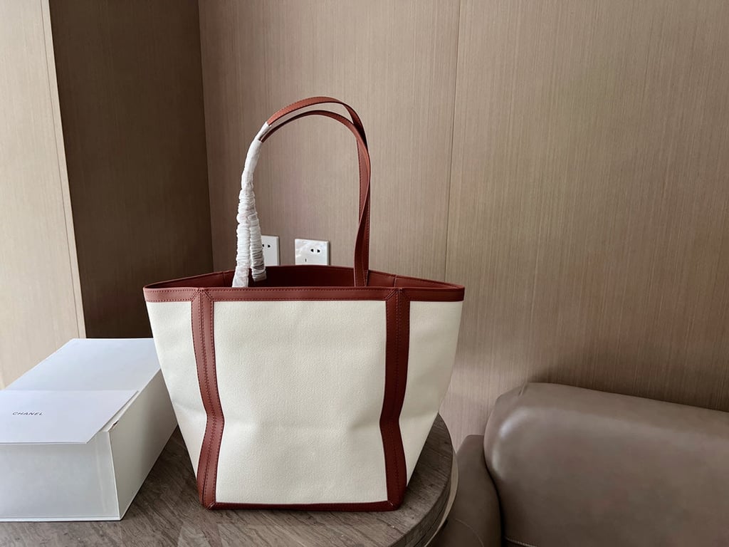 CE LARGE SQUARE IN TEXTILE WITH PRINT AND CALFSKIN BROWN 48CM