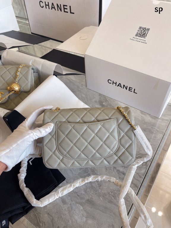 CHL PEARL CRUSH QUILTED FLAP BAG GREY 20CM
