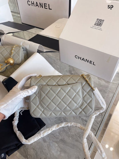 CHL PEARL CRUSH QUILTED FLAP BAG GREY 20CM