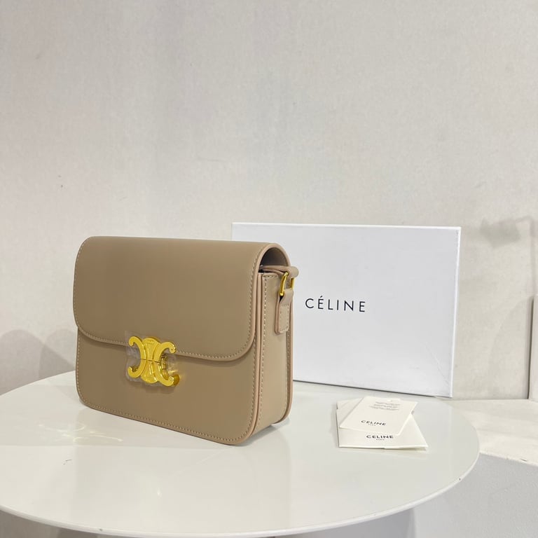 CE TEEN TRIOMPHE BAG IN SHINY CALFSKIN BEIGE 18CM