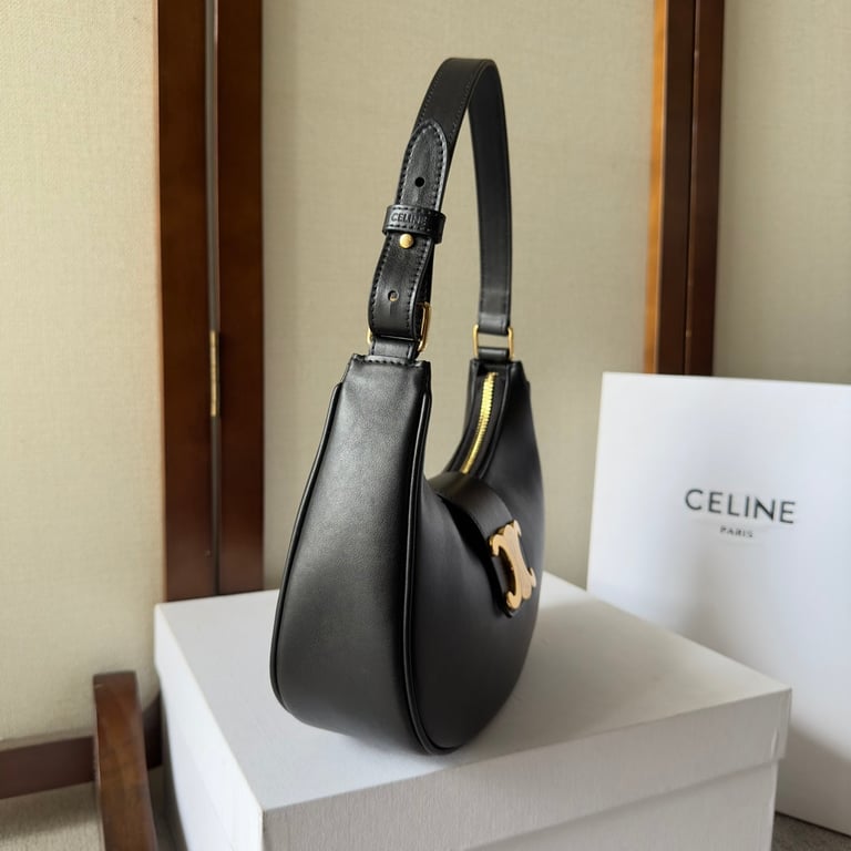 CE AVA TRIOMPHE SOFT BAG IN SMOOTH CALFSKIN
 BLACK