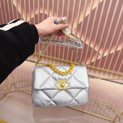 CHL 19 FLAP BAG IN SILVER LAMBSKIN 25CM