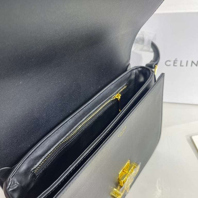 CE TEEN TRIOMPHE BAG IN SHINY CALFSKIN BLACK 18CM 1