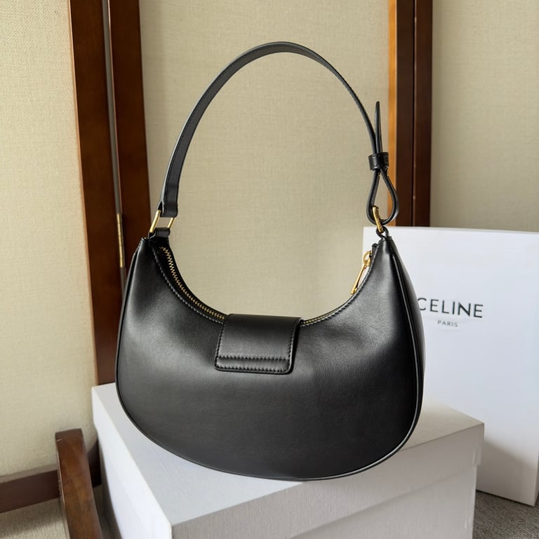CE AVA TRIOMPHE SOFT BAG IN SMOOTH CALFSKIN
 BLACK
