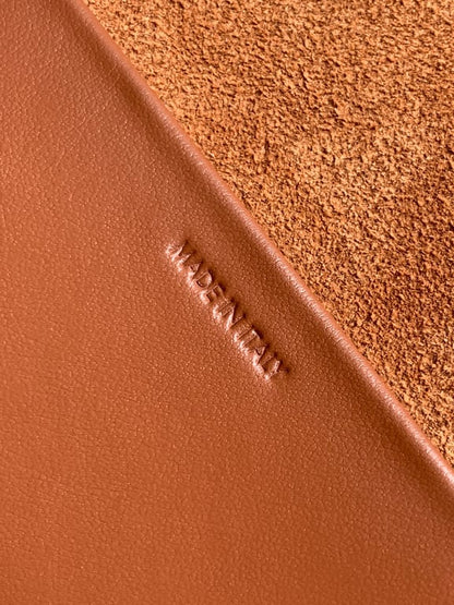 CE BAG BESACE CUIR TRIOMPHE IN SMOOTH CALFSKIN TAN 23CM