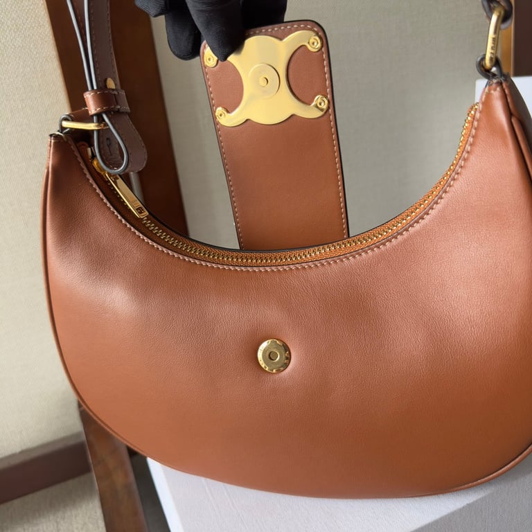 CE AVA TRIOMPHE SOFT BAG IN SMOOTH CALFSKIN TAN