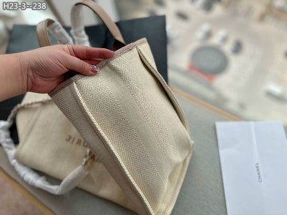 CHL 38CM BEIGE AND BROWN DEAUVILLE MEDIUM CANVAS