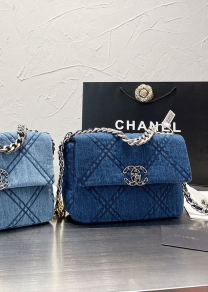 CHL DEEP BLUE DENIM QUILTED MEDIUM 19 FLAP 26CM