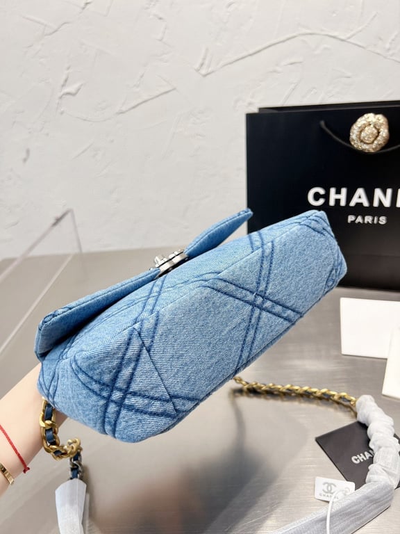 CHL BLUE DENIM QUILTED MEDIUM 19 FLAP 26CM