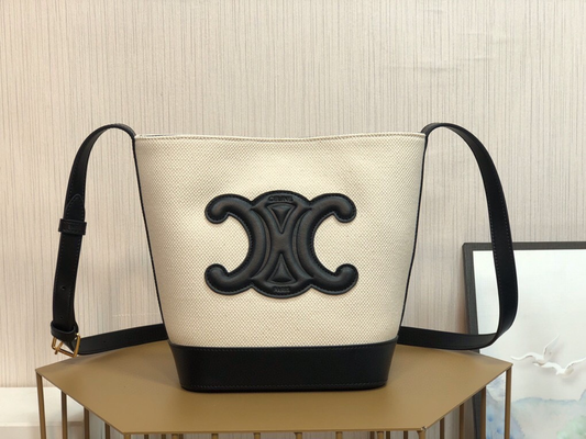 CE BLACK CUIR TRIOMPHE BUCKET BAG