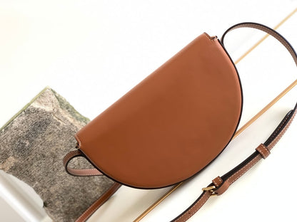 CE BAG BESACE CUIR TRIOMPHE IN SMOOTH CALFSKIN TAN 23CM