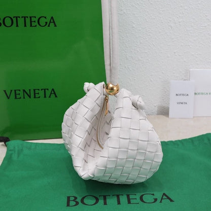 BOTTEGA VENETA MEDIUM TURN POUCH IN INTRECCIATO WHITE LEATHER