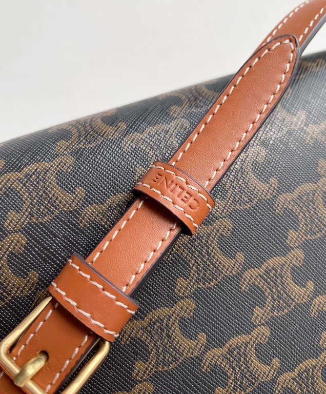 CE TRIOMPHE SHOULDER BAG IN SHINY CALFSKIN TAN