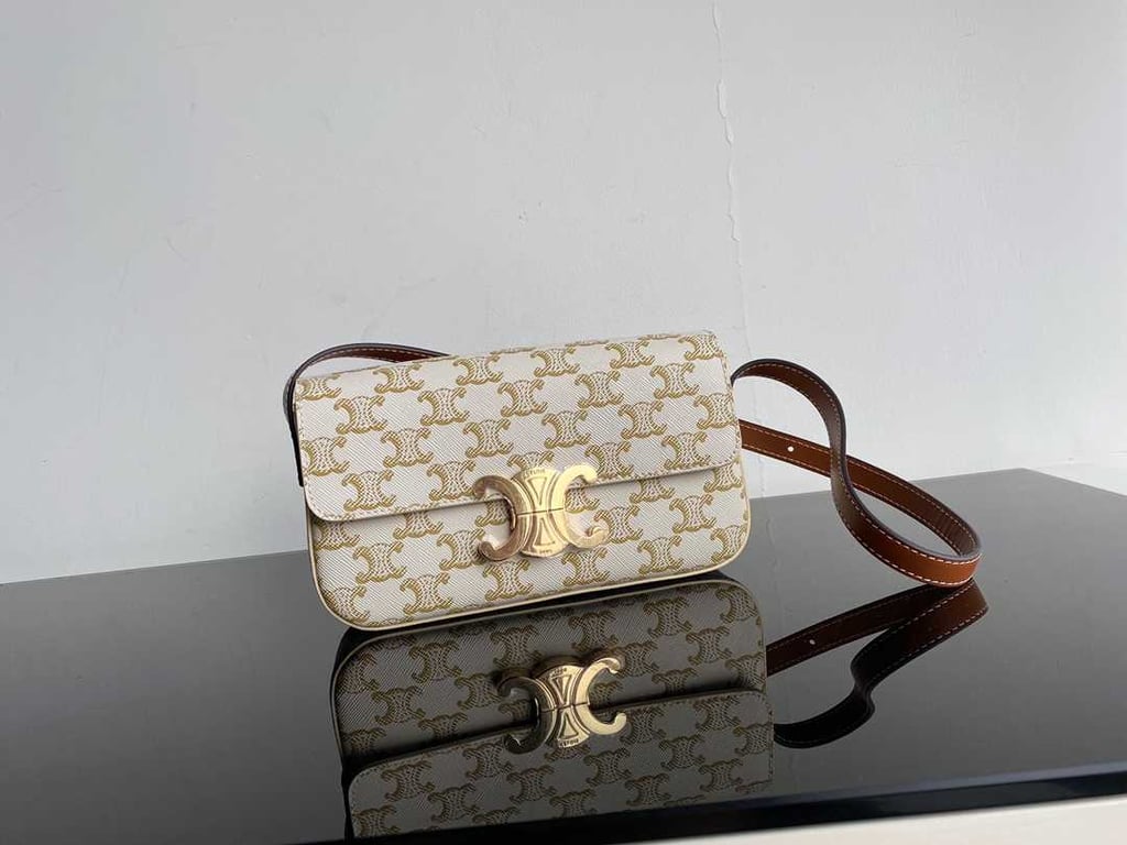 CE TRIOMPHE SHOULDER BAG IN SHINY CALFSKIN GOLD CC WHITE