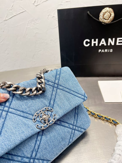 CHL BLUE DENIM QUILTED MEDIUM 19 FLAP 26CM