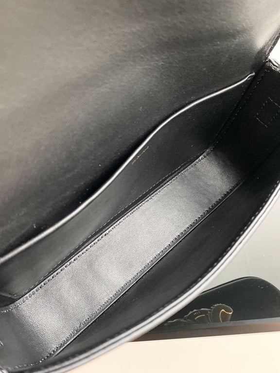 CE TRIOMPHE SHOULDER BAG IN SHINY CALFSKIN BLACK