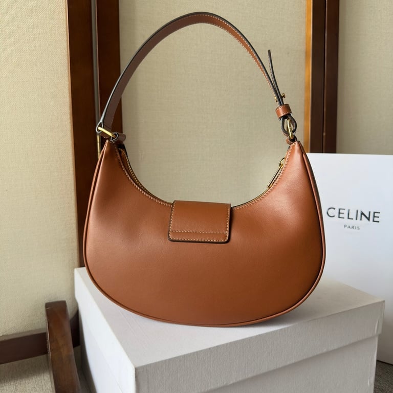 CE AVA TRIOMPHE SOFT BAG IN SMOOTH CALFSKIN TAN