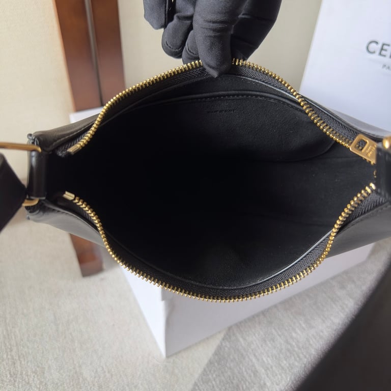CE AVA TRIOMPHE SOFT BAG IN SMOOTH CALFSKIN
 BLACK
