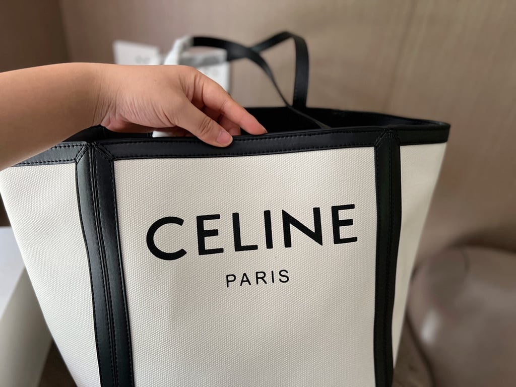 CE LARGE SQUARE IN TEXTILE WITH PRINT AND CALFSKIN BLACK 48CM