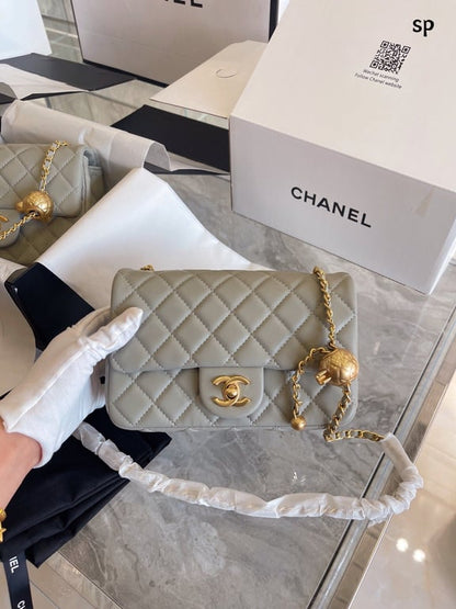 CHL PEARL CRUSH QUILTED FLAP BAG GREY 20CM