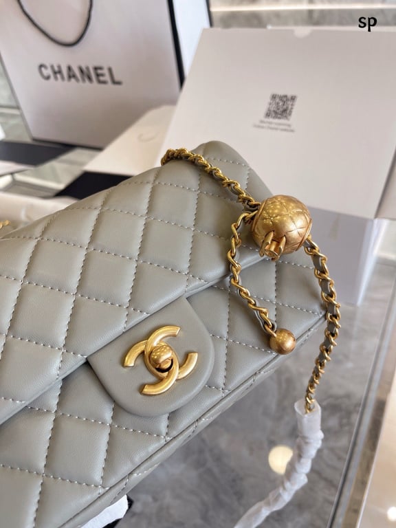 CHL PEARL CRUSH QUILTED FLAP BAG GREY 20CM