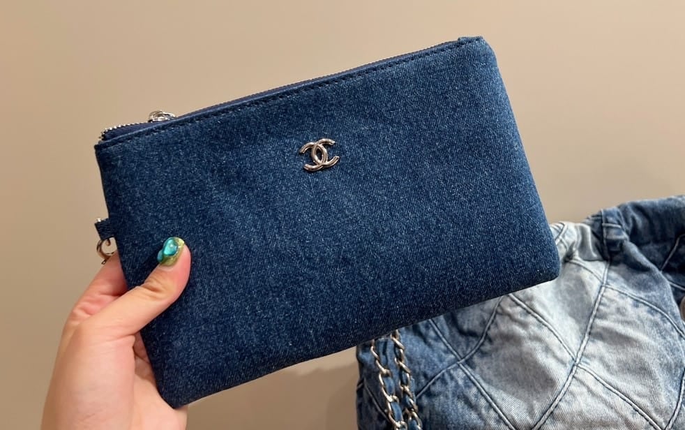 CHL 22 41CM HANDBAG WASHED DENIM