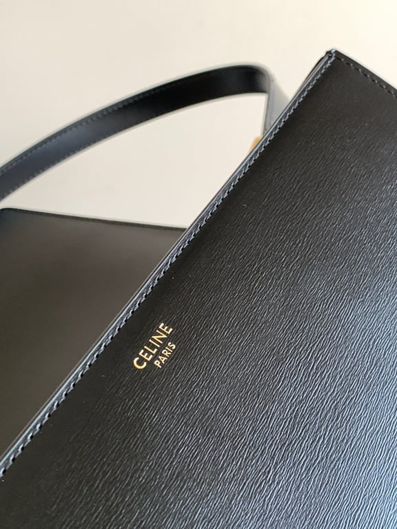 CE BAG TRAPEZE TRIOMPHE BAG IN SHINY CALFSKIN BLACK