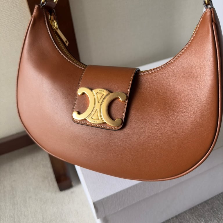 CE AVA TRIOMPHE SOFT BAG IN SMOOTH CALFSKIN TAN