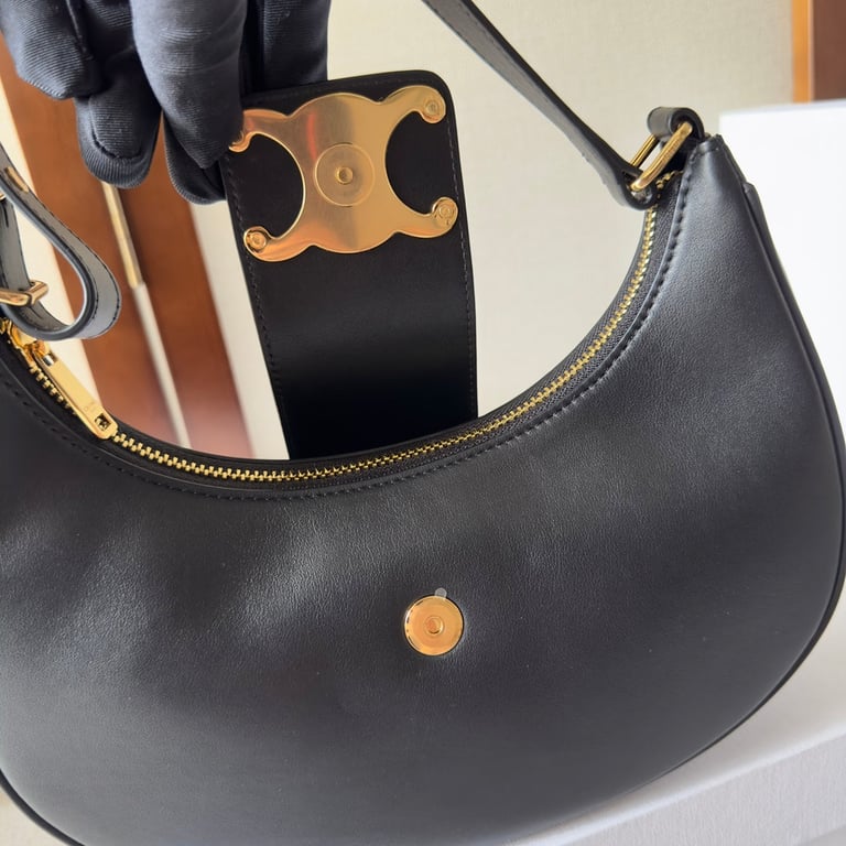 CE AVA TRIOMPHE SOFT BAG IN SMOOTH CALFSKIN
 BLACK