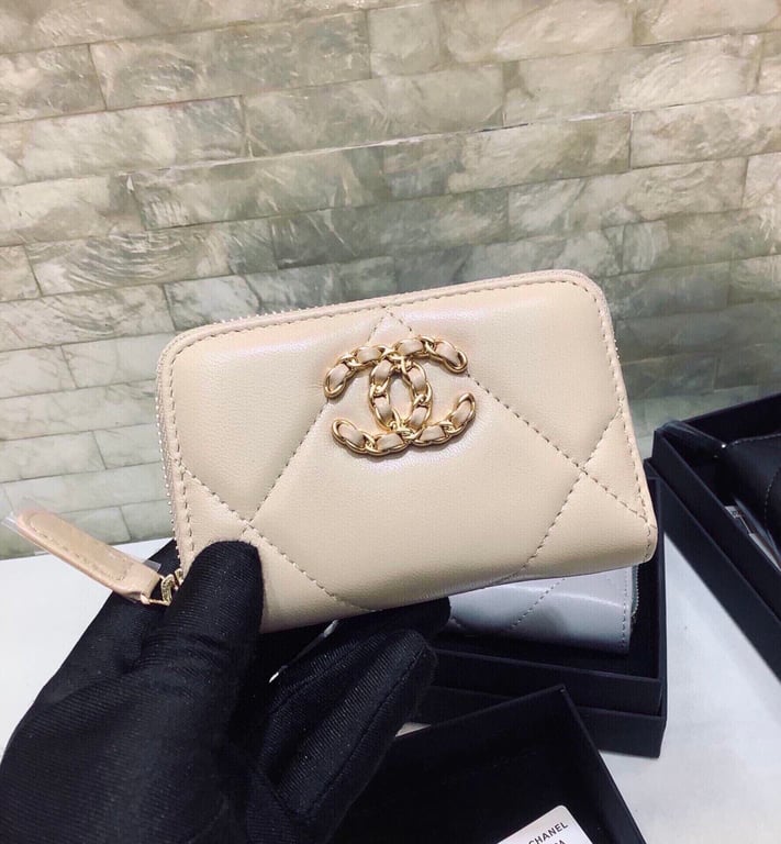 CHL 19 CARD HOLDER WITH ZIPPER LEATHER CREAM WALLET