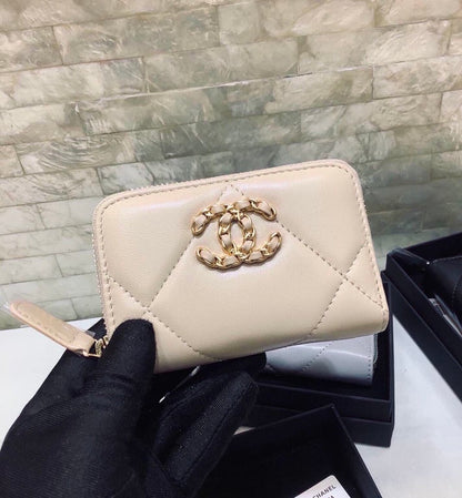 CHL 19 CARD HOLDER WITH ZIPPER LEATHER CREAM WALLET