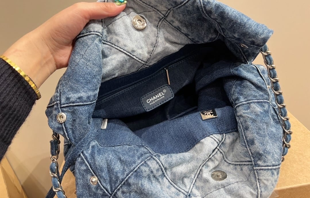 CHL 22 41CM HANDBAG WASHED DENIM