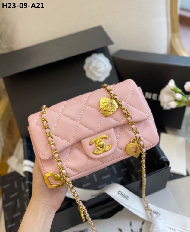 CHL FLAP BAG WITH HEART CC CHARM PINK 20CM