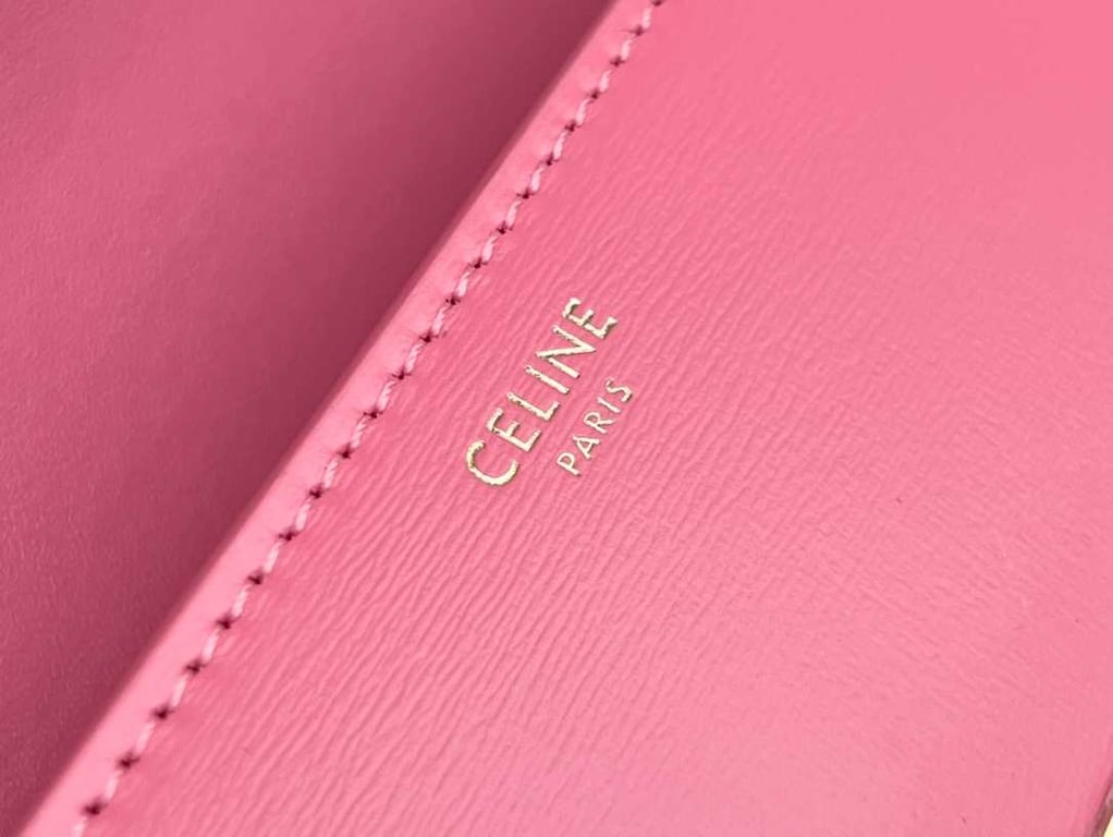 CE TRIOMPHE SHOULDER BAG IN SHINY CALFSKIN PINK