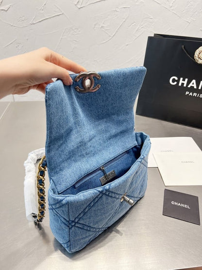 CHL BLUE DENIM QUILTED MEDIUM 19 FLAP 26CM