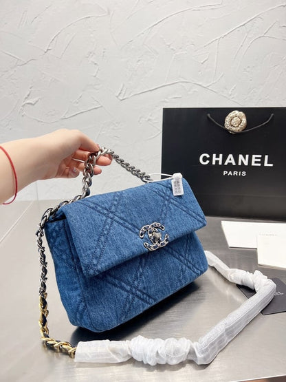 CHL DEEP BLUE DENIM QUILTED MEDIUM 19 FLAP 26CM