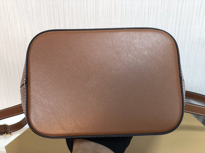 CE TAN CUIR TRIOMPHE IN SMOOTH CALFSKIN BAG BUCKET