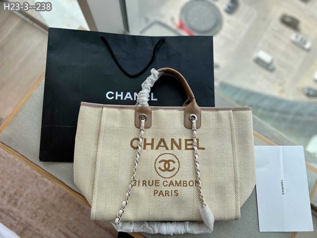CHL 38CM BEIGE AND BROWN DEAUVILLE MEDIUM CANVAS