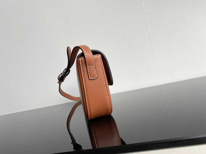 CE TRIOMPHE SHOULDER BAG IN SHINY CALFSKIN BROWN
