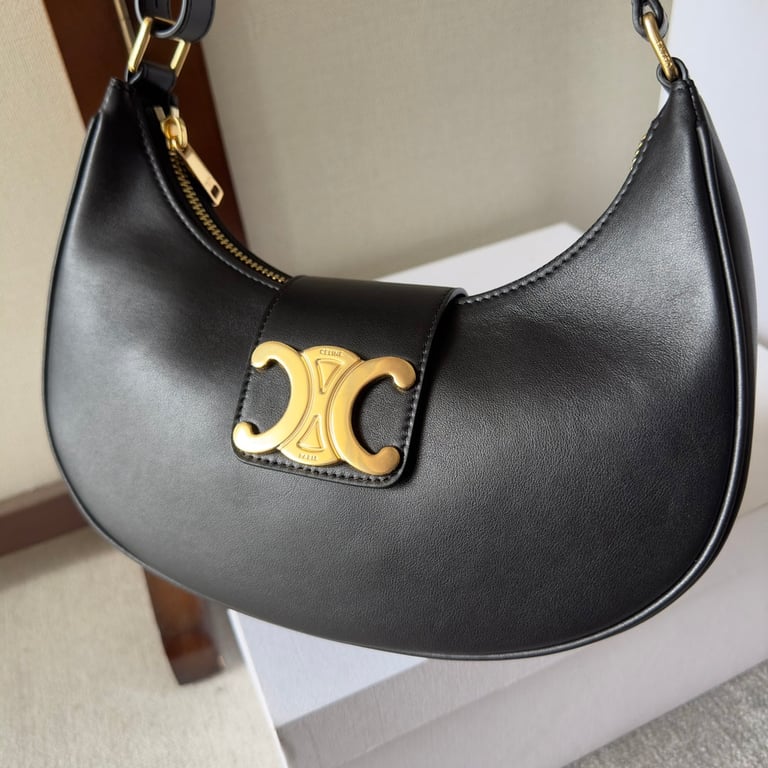 CE AVA TRIOMPHE SOFT BAG IN SMOOTH CALFSKIN
 BLACK