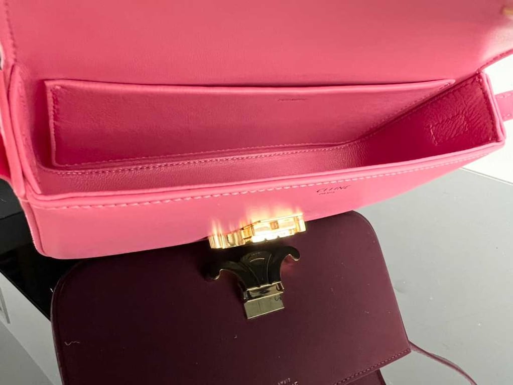 CE TRIOMPHE SHOULDER BAG IN SHINY CALFSKIN PINK