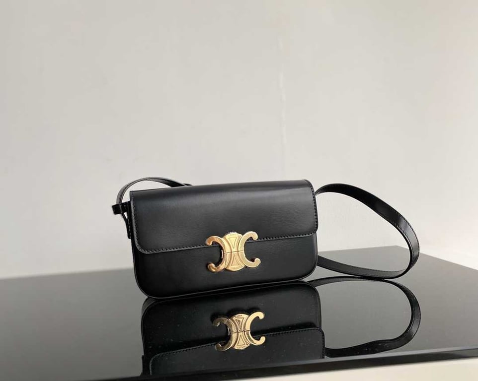 CE TRIOMPHE SHOULDER BAG IN SHINY CALFSKIN BLACK